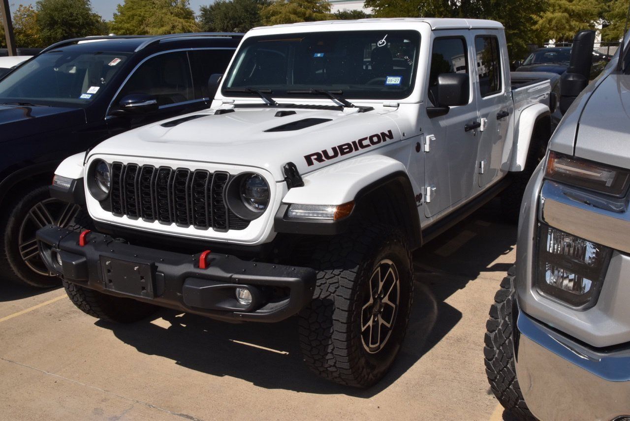 Used 2025 Jeep Gladiator Rubicon AWD/4WD image 2