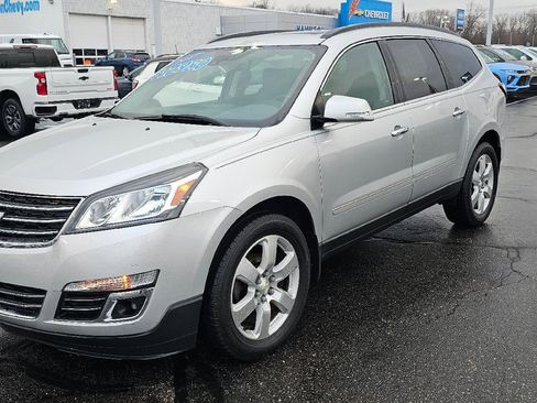 Used 2017 Chevrolet Traverse Premier image 3