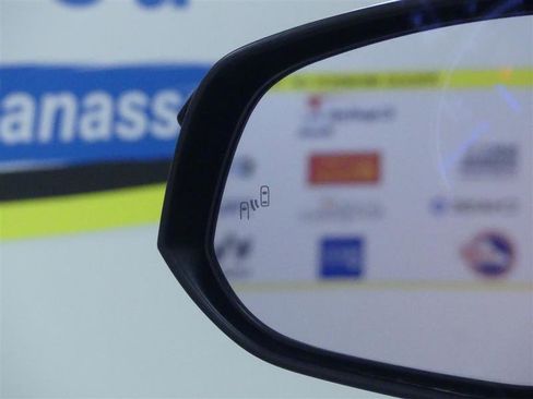 Used 2021 Toyota Venza XLE image 25