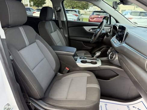 Used 2023 Chevrolet Blazer LT image 9