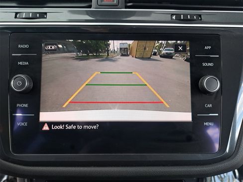 Used 2022 Volkswagen Tiguan SE image 26