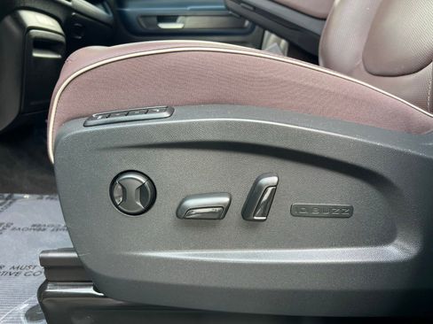 Used 2025 Volkswagen ID. Buzz Pro S RWD image 28