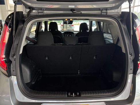 Used 2025 Kia Soul LX w/ LX Technology Package FWD image 29