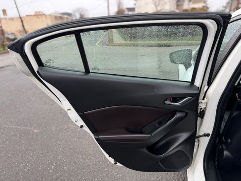 Used 2018 MAZDA MAZDA3 Grand Touring FWD image 23