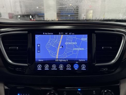 Used 2017 Chrysler Pacifica Touring-L Plus FWD image 20