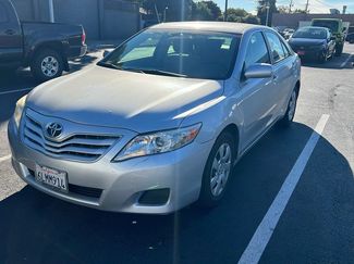 Used 2010 Toyota Camry LE image 1