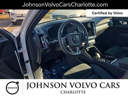 Certified 2025 Volvo XC40 B5 Plus image 24