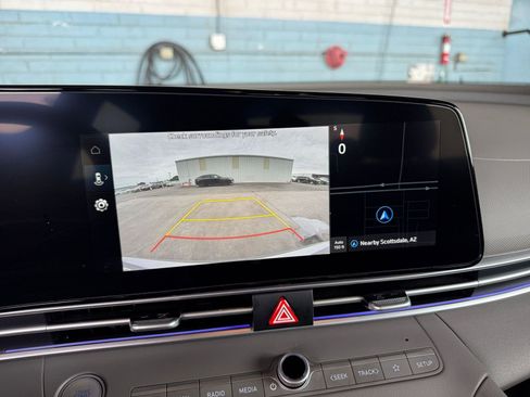 Used 2025 Hyundai Elantra SEL image 17