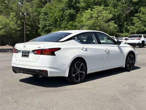 Used 2024 Nissan Altima 2.5 SR w/ SR Premium Package FWD image 27