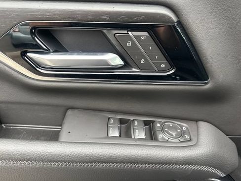 Used 2026 GMC Yukon XL Denali w/ Sun & Power Step Package AWD/4WD image 11