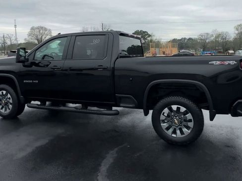 Used 2023 Chevrolet Silverado 2500 Custom w/ Custom Value Package AWD/4WD image 6