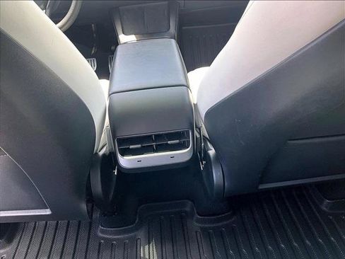 Used 2023 Tesla Model Y Performance AWD/4WD image 24