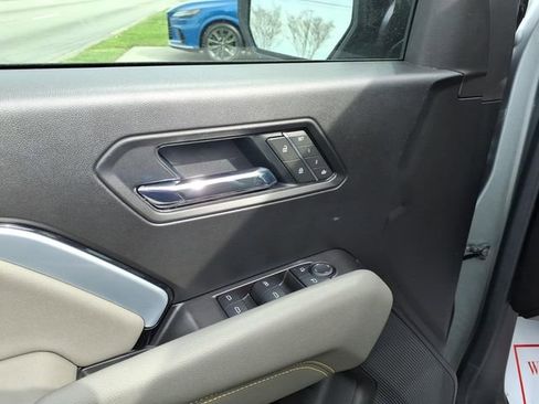 Used 2025 Chevrolet Colorado ZR2 w/ Technology Package image 12