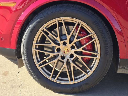 Used 2024 Porsche Cayenne S image 29