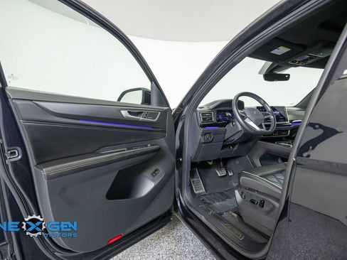 Used 2024 Volkswagen Atlas Cross Sport SEL Premium R-Line AWD/4WD image 9