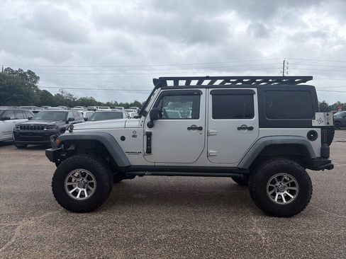 Used 2011 Jeep Wrangler Unlimited Rubicon AWD/4WD image 3