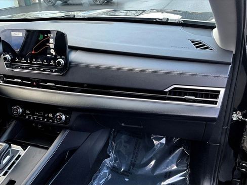 Used 2024 Mitsubishi Outlander SE Black Edition image 17