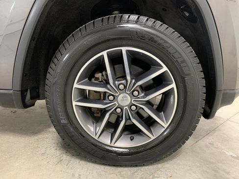 Used 2017 Jeep Grand Cherokee Limited image 13