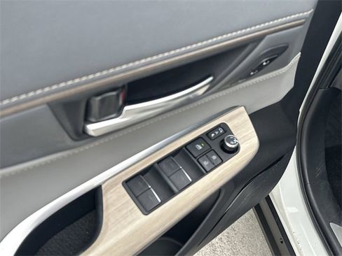 Used 2021 Toyota Venza XLE w/ Softex Package image 21