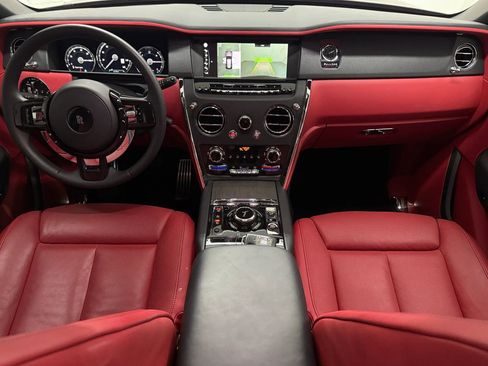 Used 2024 Rolls-Royce Cullinan AWD/4WD image 2