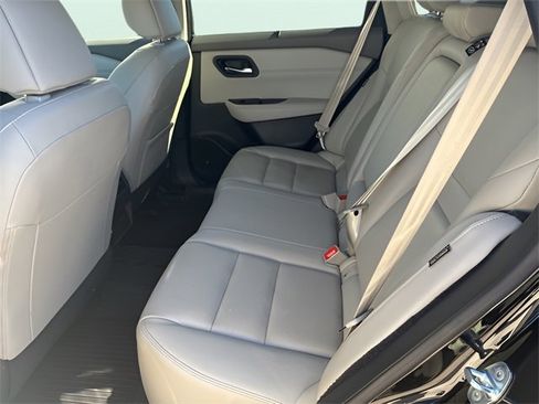 Used 2023 Nissan Rogue SL w/ SL Premium Package image 16