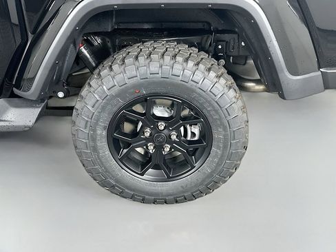 New 2025 Jeep Gladiator Sport image 17