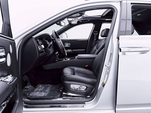 Used 2015 Rolls-Royce Ghost RWD image 47