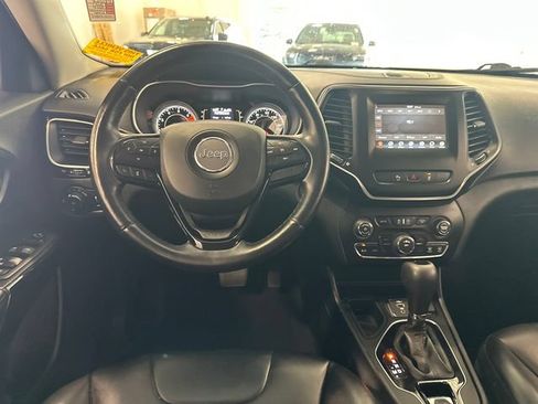Used 2021 Jeep Cherokee Latitude Plus FWD image 16