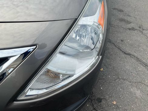 Used 2015 Nissan Versa SV FWD image 18