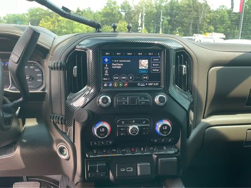 Used 2022 GMC Sierra 2500 Denali w/ Technology Package AWD/4WD image 16