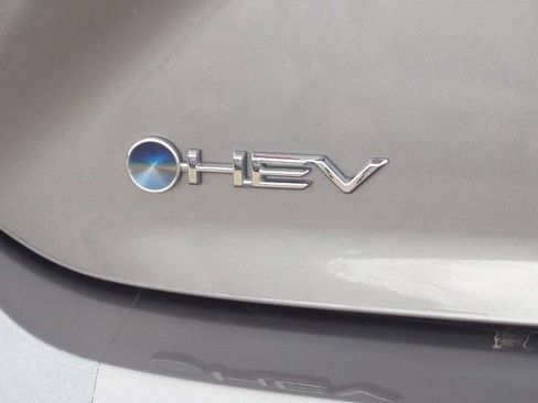 Used 2025 Toyota Camry SE image 32