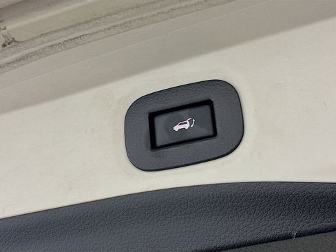 Used 2017 Nissan Rogue SV w/ SV Premium Package image 31