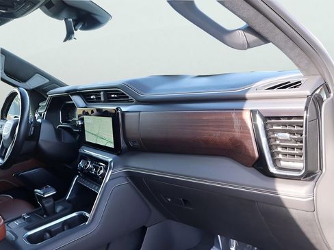 Used 2024 GMC Sierra 1500 Denali Ultimate image 12