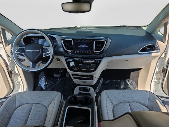 Used 2020 Chrysler Pacifica Limited w/ Advanced Safetytec Group FWD image 9