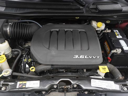 Used 2018 Dodge Grand Caravan SE image 27