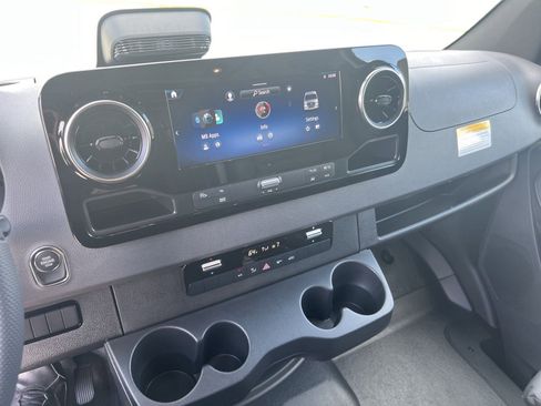 New 2025 Mercedes-Benz Sprinter 2500 image 32