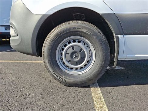 Used 2025 Mercedes-Benz Sprinter 2500 image 9