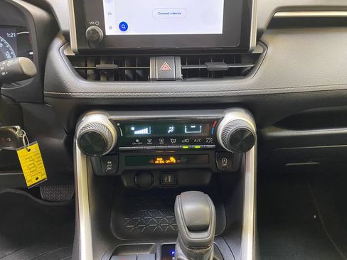 Used 2025 Toyota RAV4 LE AWD/4WD image 40