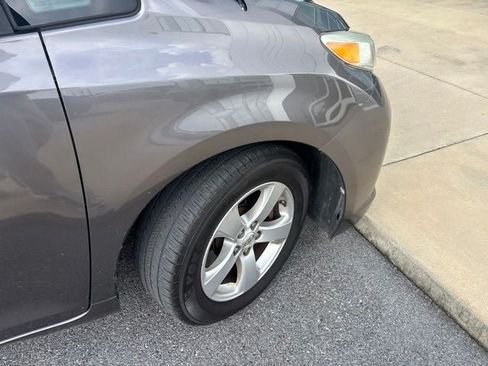 Used 2012 Toyota Sienna LE FWD image 28