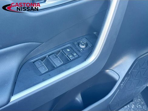 Used 2025 Toyota RAV4 XLE FWD image 23