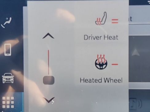 Certified 2022 Chrysler Voyager LX image 5