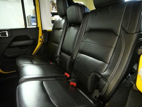 Used 2019 Jeep Wrangler Unlimited Sahara w/ Uconnect 4C Nav & Sound Group AWD/4WD image 14