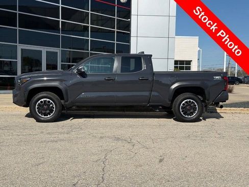Used 2024 Toyota Tacoma TRD Off-Road w/ TRD Off Road Premium Package AWD/4WD image 6