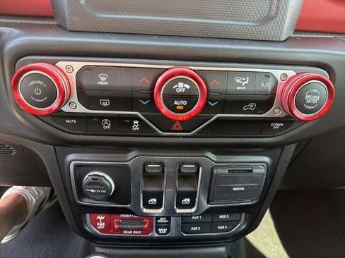 Used 2021 Jeep Wrangler Rubicon AWD/4WD image 27