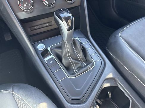 Used 2022 Volkswagen Taos SE image 32