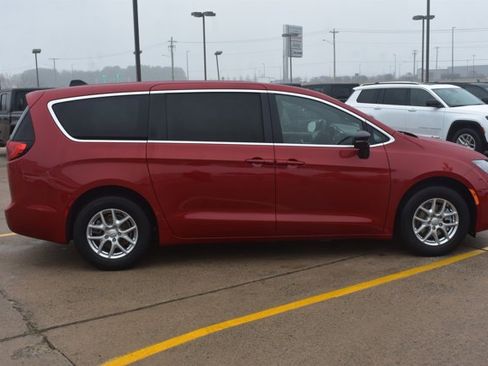 New 2026 Chrysler Voyager LX image 4