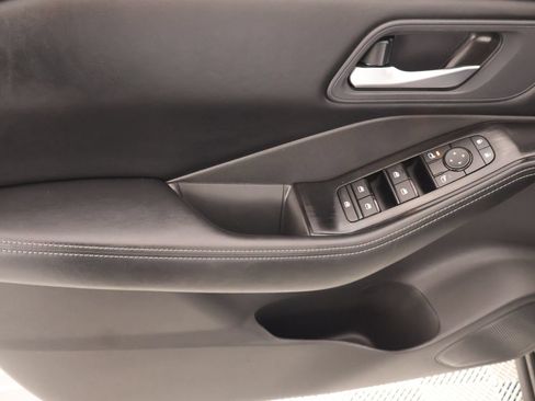 Used 2025 Nissan Rogue SV FWD image 14