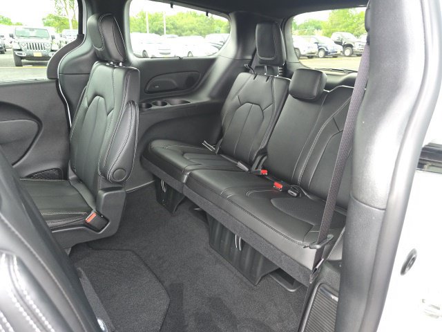 New 2025 Chrysler Pacifica Select w/ Uconnect Theater Family Group AWD/4WD image 20