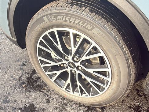 New 2026 Ford Escape SE image 10