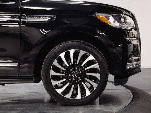 Used 2022 Lincoln Navigator Black Label image 16